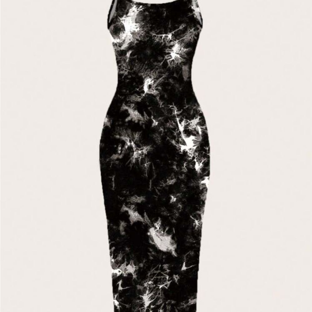 Elegant Black and White Women's Dress - Picture 3 of 9